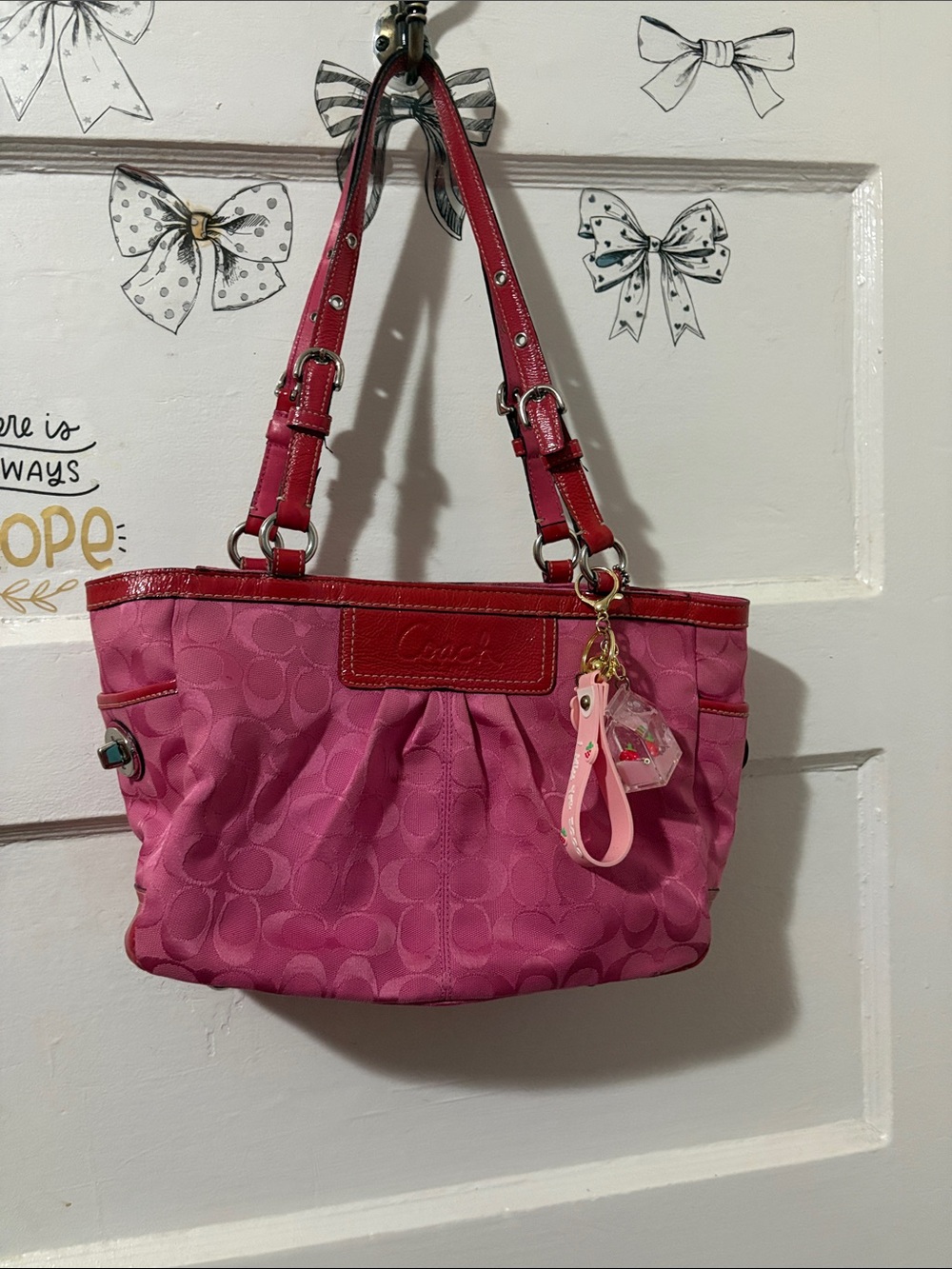 Coach galley Pink Signature Shoulder Bag with p.Leather Trim GUC